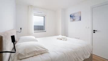 Deluxe-Apartment, 1 Schlafzimmer, Terrasse | Schallisolierte Zimmer, Bügeleisen/Bügelbrett, Babybetten