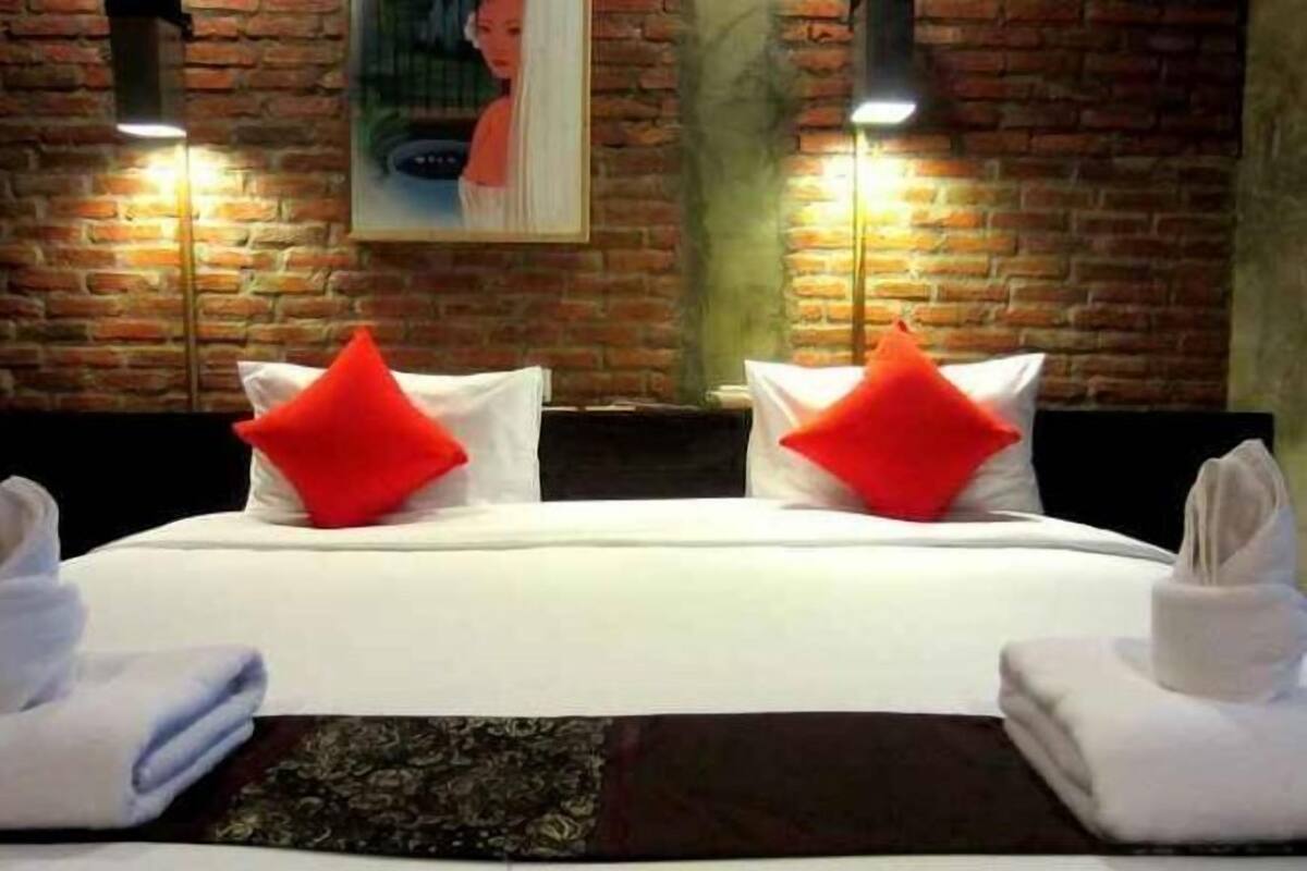 Frigobar, cofres nos quartos, escrivaninha