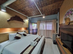 Chambre Deluxe double ou avec lits jumeaux | Minibar, coffre-fort, bureau, fer et planche à repasser