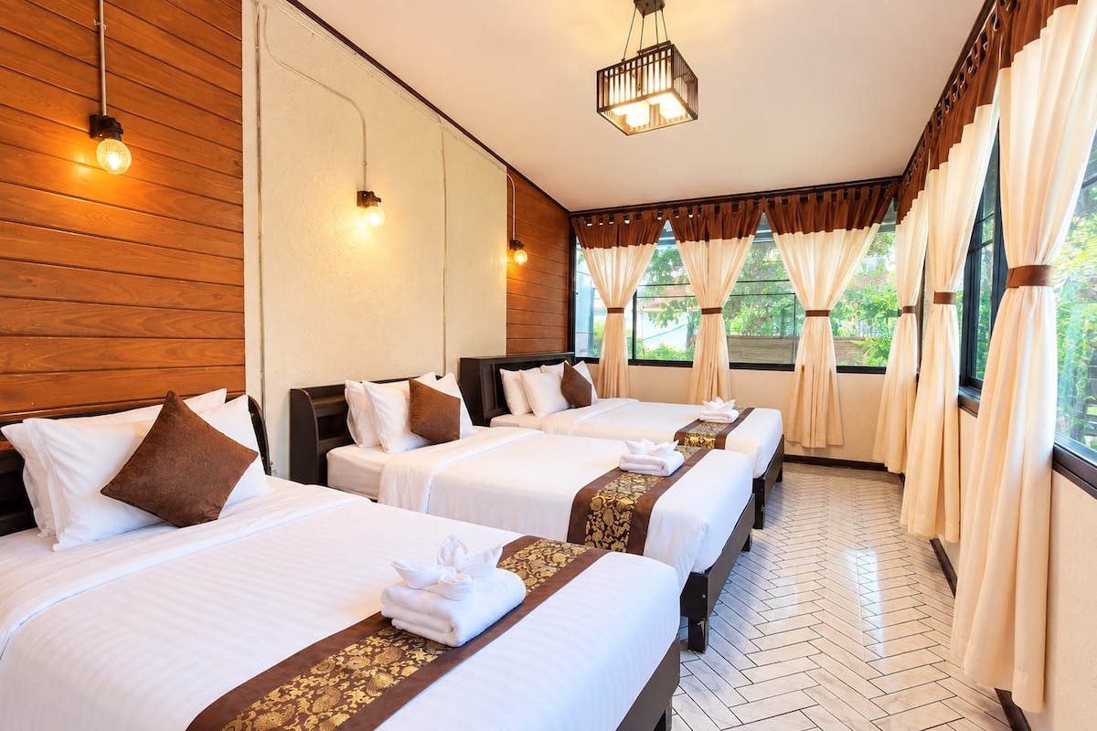 Family Suite | Minibar, in-room safe, desk, iron/ironing board (on request)