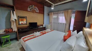 Deluxe Double or Twin Room | 1 bedroom, minibar, in-room safe, desk
