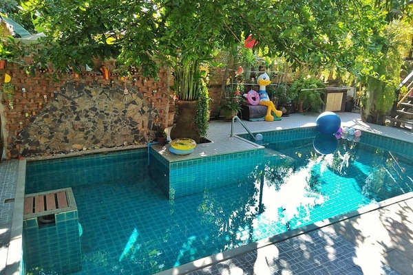 Outdoor pool, sun loungers