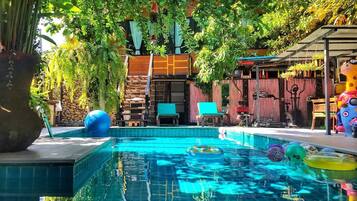 Outdoor pool, pool loungers