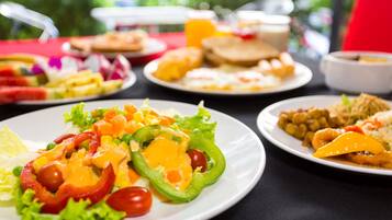 Sarapan prasmanan setiap hari dengan biaya tambahan