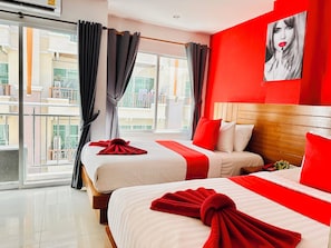In-room safe, laptop workspace, iron/ironing board, free WiFi - PJ Patong Resortel (Patong)