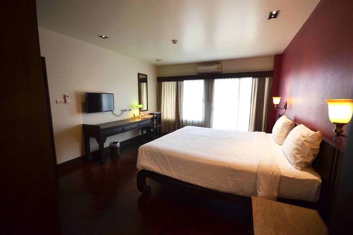 Deluxe 1 Bedroom Apartment | In-room safe, desk, WiFi (free)