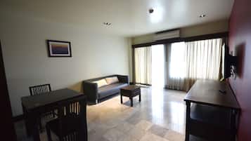 Deluxe 1 Bedroom Apartment | Living area | 42-inch LED TV with digital channels, TV