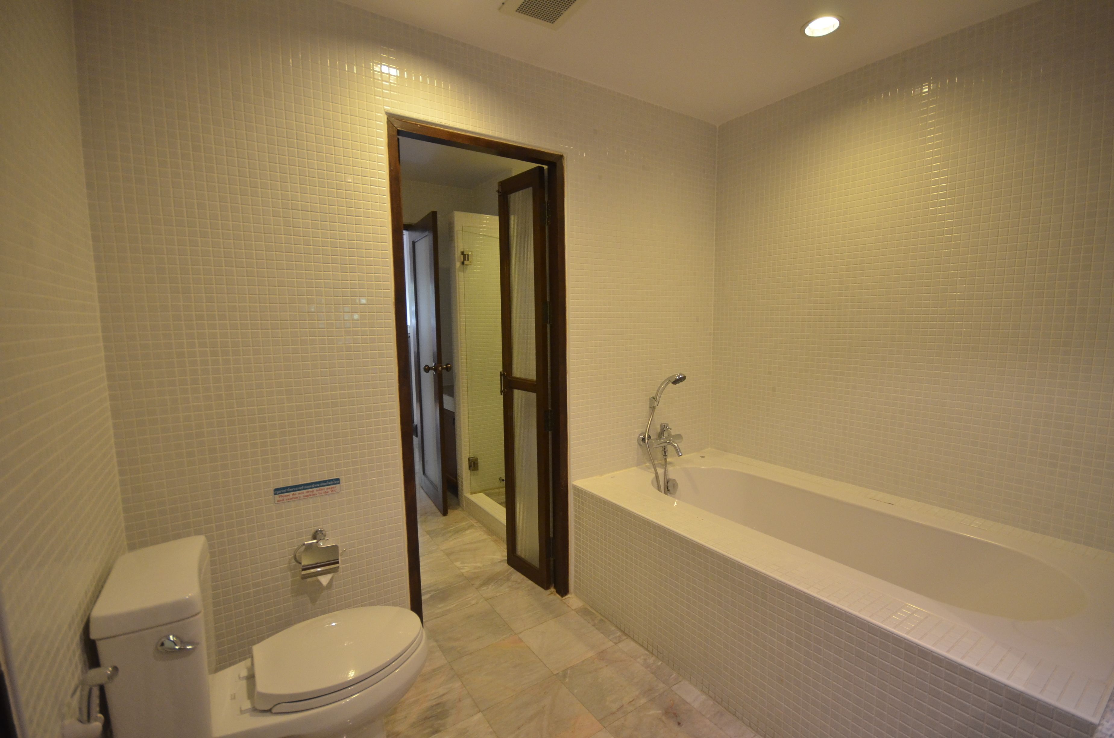 deluxe triple room  | bathroom | hair dryer, towels, soap, shampoo
