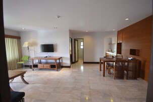 In-room safe, desk, free WiFi