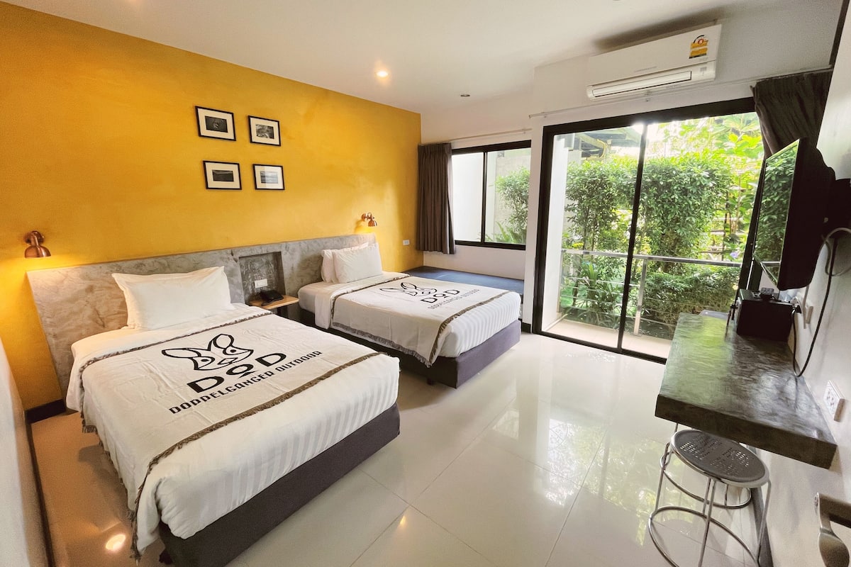 superior twin room | minibar, in-room safe, desk, soundproofing