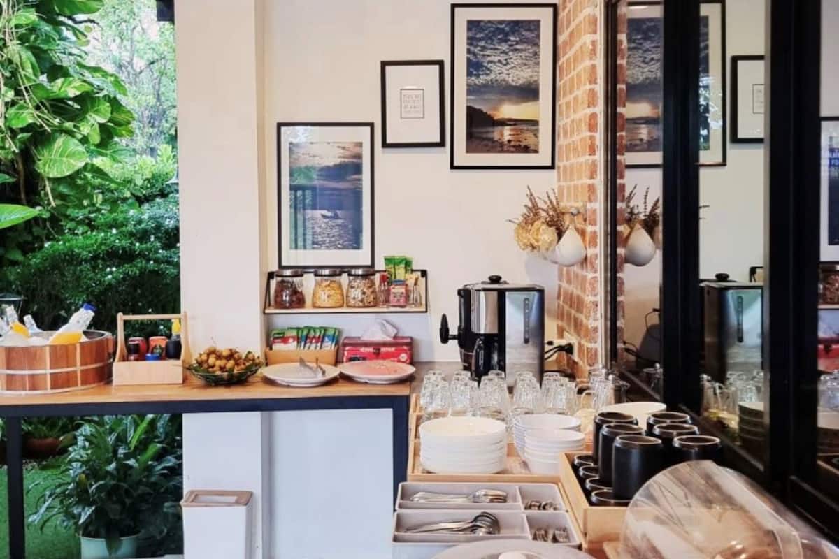 daily continental breakfast (thb 300 per person)