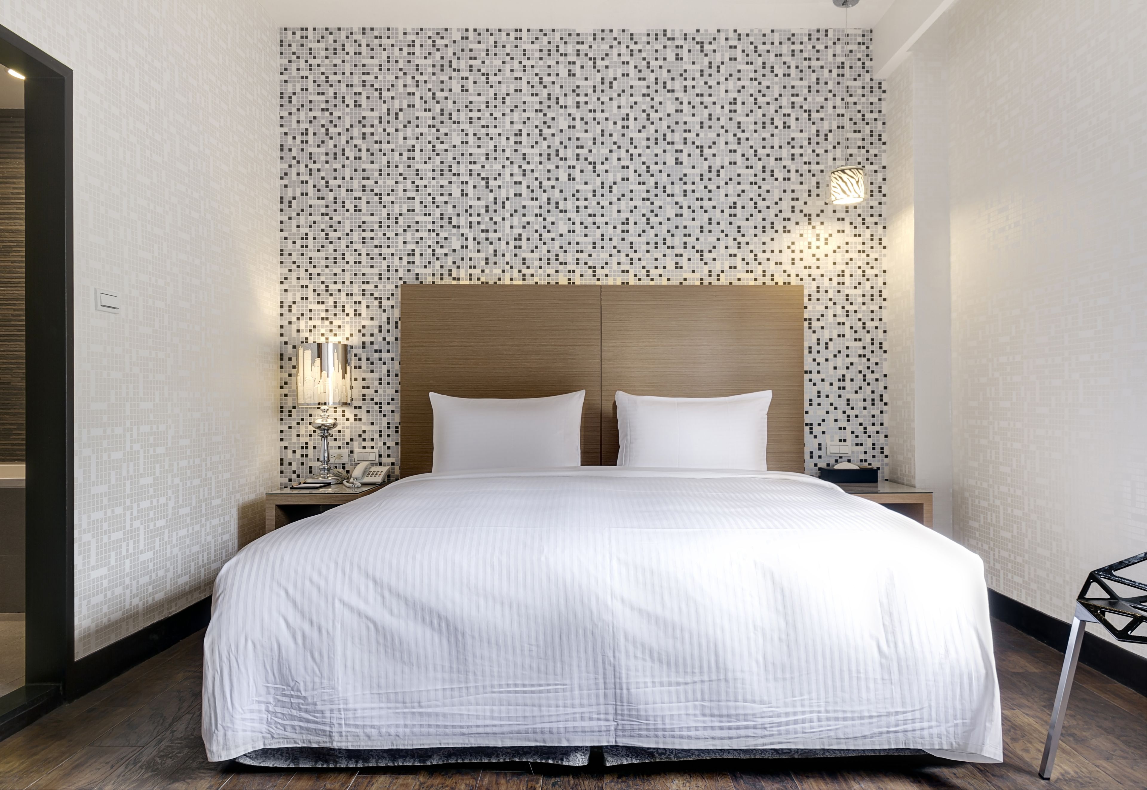 elite room | down duvets, desk, free wifi, bed sheets