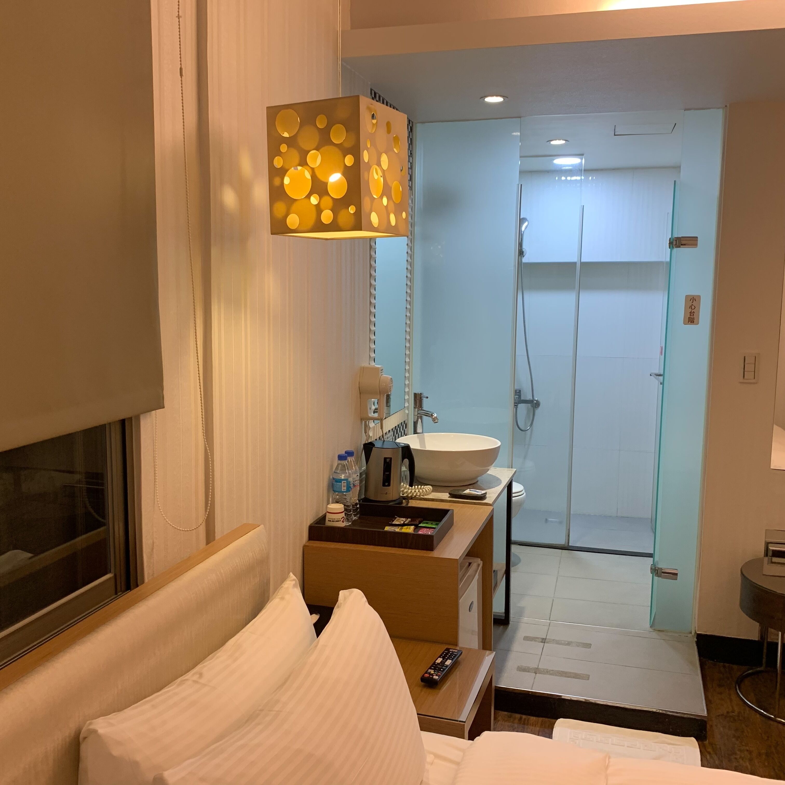 elite room | down duvets, desk, free wifi, bed sheets