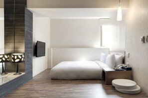 エリート ルーム | 羽毛の掛け布団、デスク、WiFi (無料)、ベッドシーツ