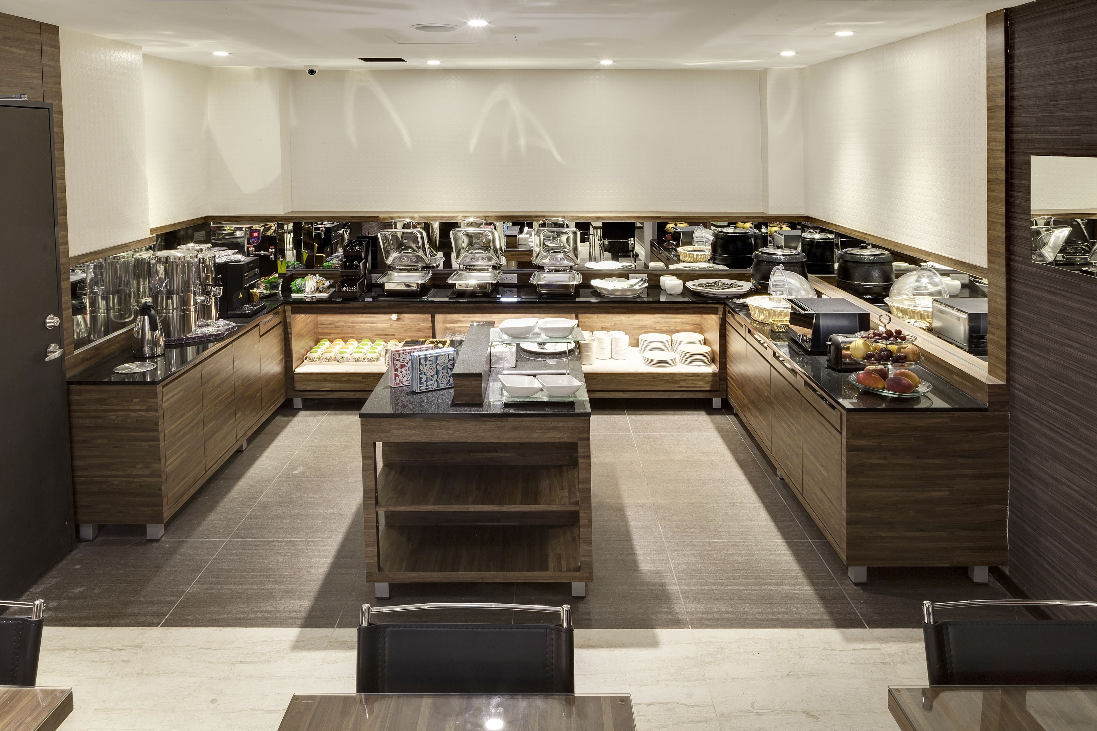 free daily self-service breakfast