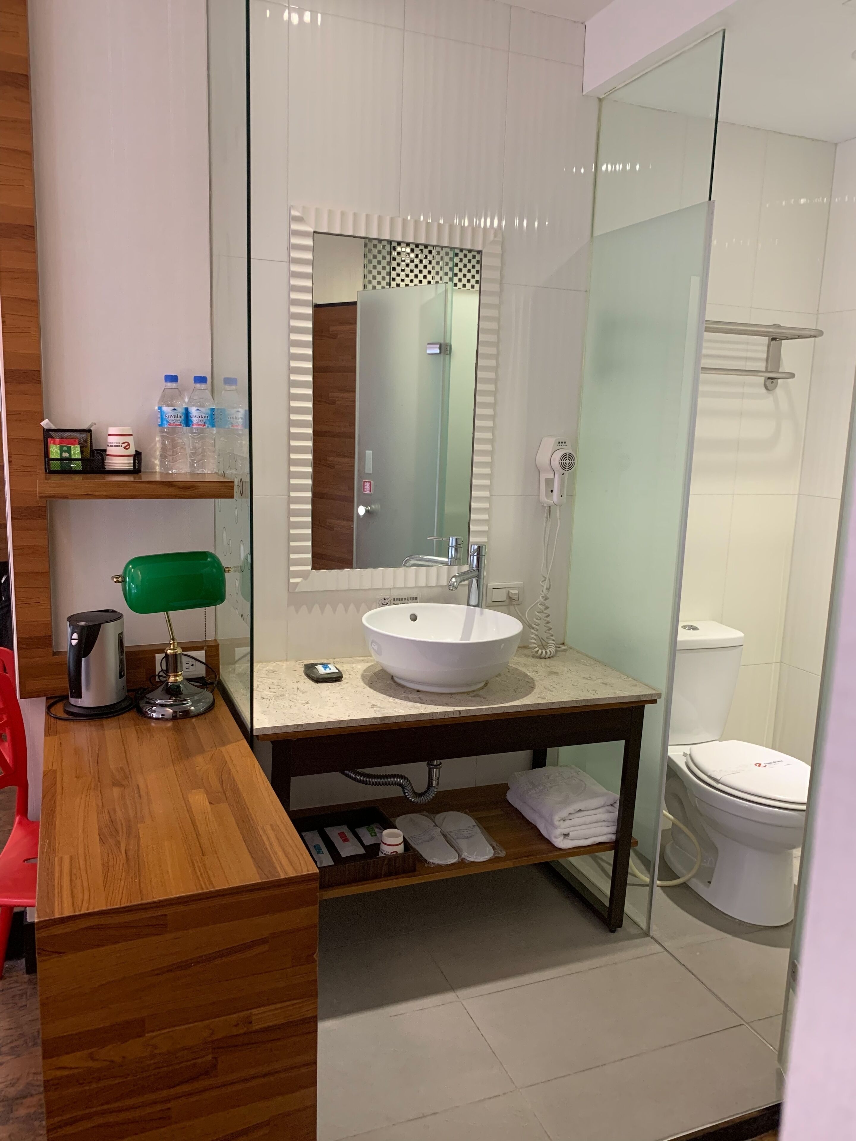 elite room | down duvets, desk, free wifi, bed sheets