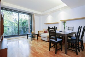 Apartment, 2 Bedrooms | In-room dining