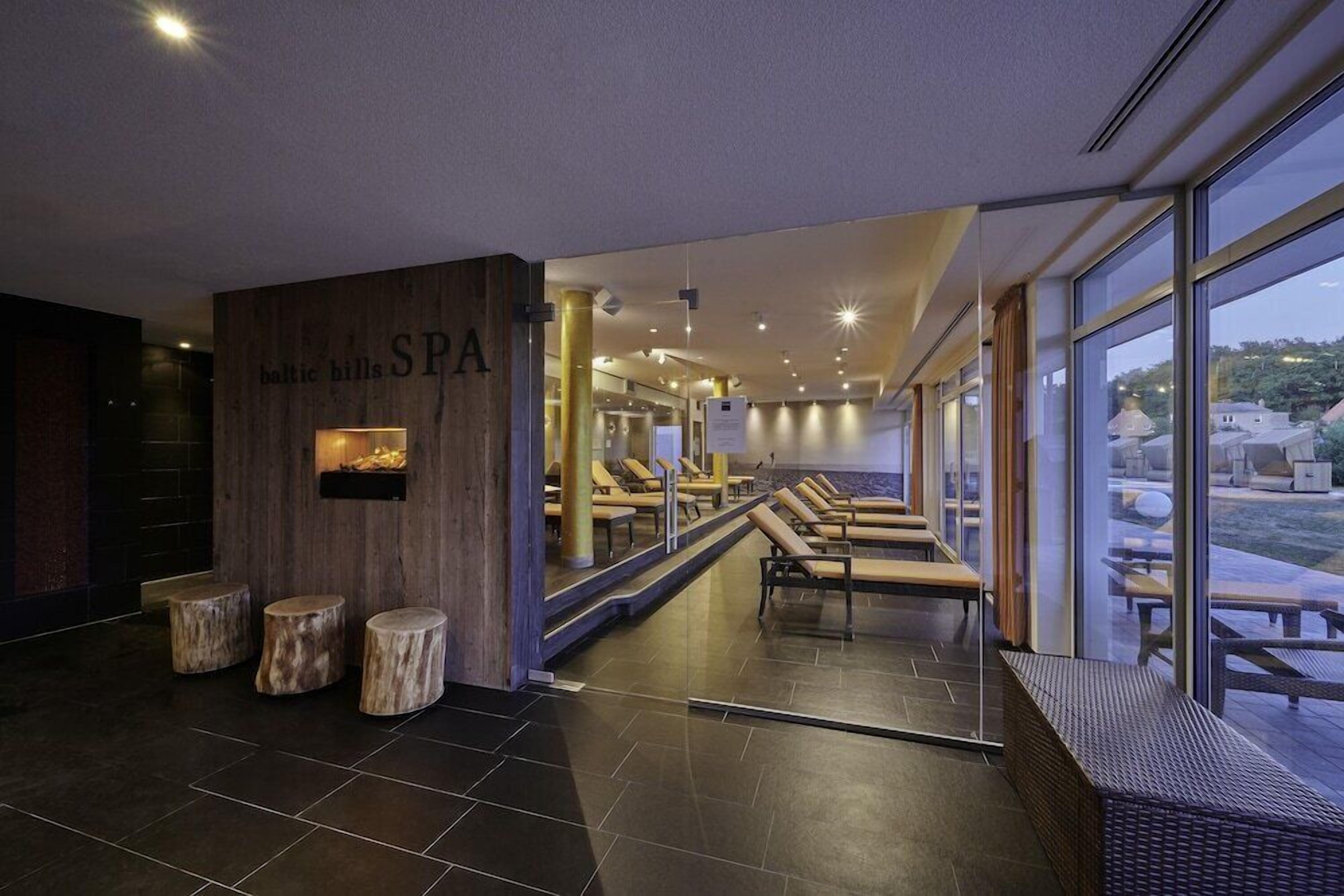 Hot stone massages, massage/treatment rooms, massages