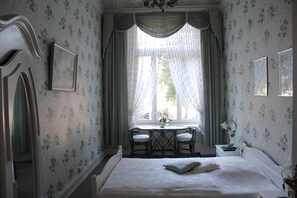 WiFi (無料)、ベッドシーツ