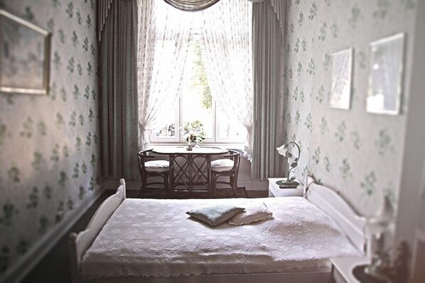 Free WiFi, bed sheets