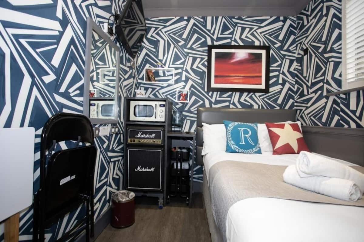 Economy-Doppelzimmer, 1 Doppelbett, mit Bad (The Rokxy Crash -Pad)