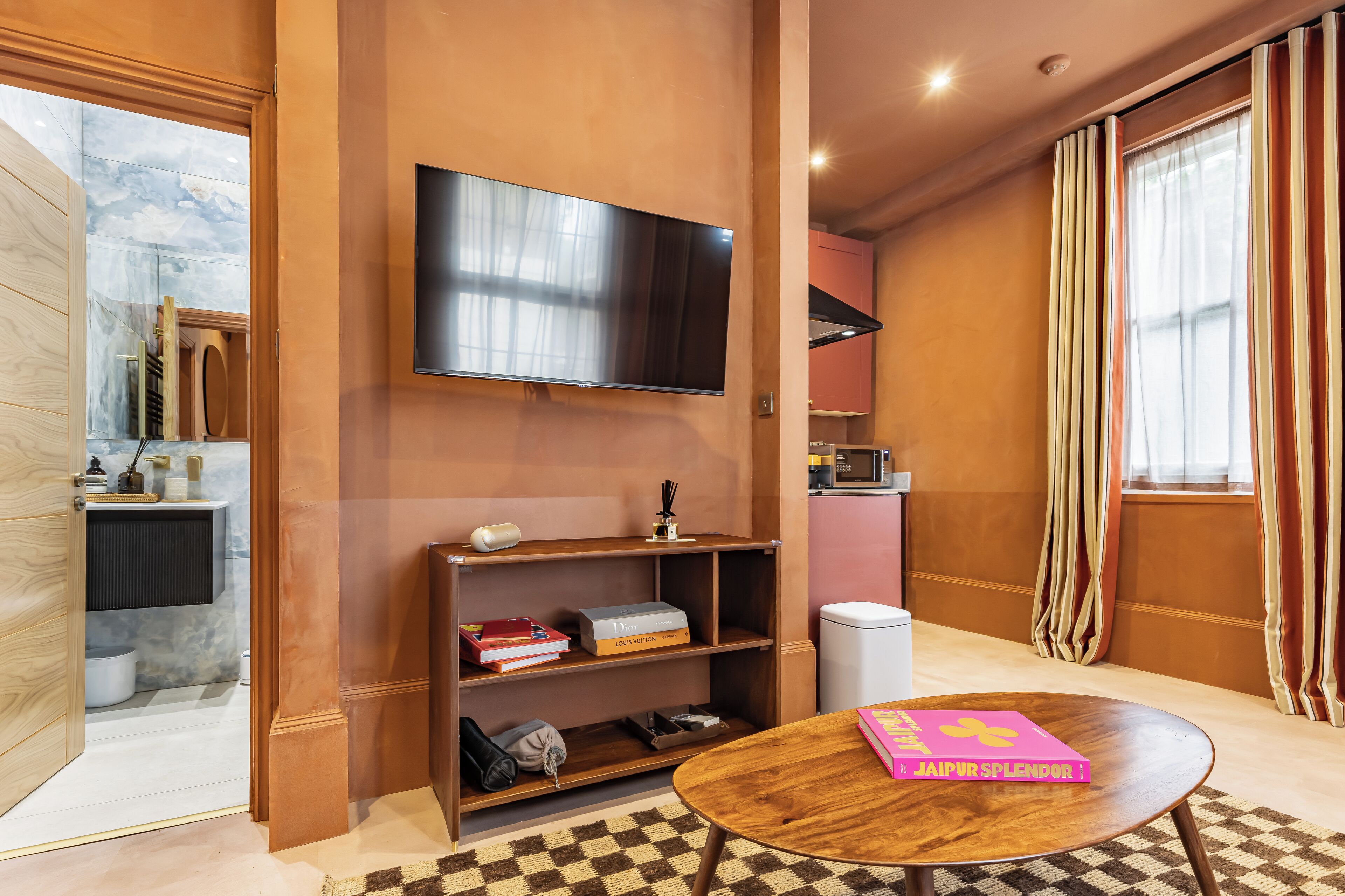 deluxe apartment, ensuite, city view | living area | netflix, streaming services