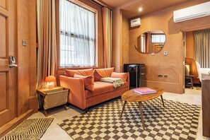 Leilighet – deluxe, eget bad, byutsikt | Oppholdsområde | Netflix og strømmetjenester