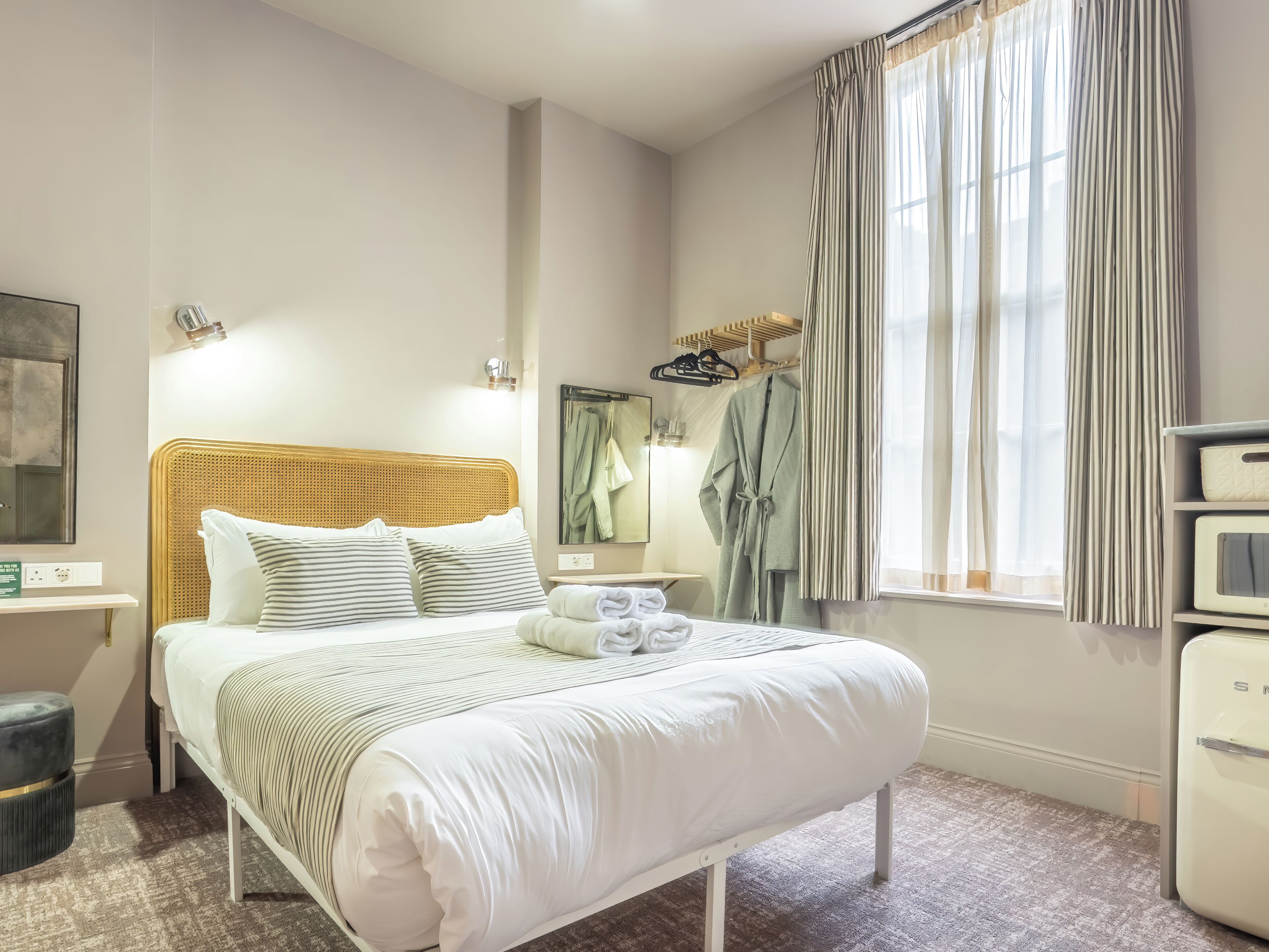 Superior Double Room, Ensuite (The Rokxy Queen)