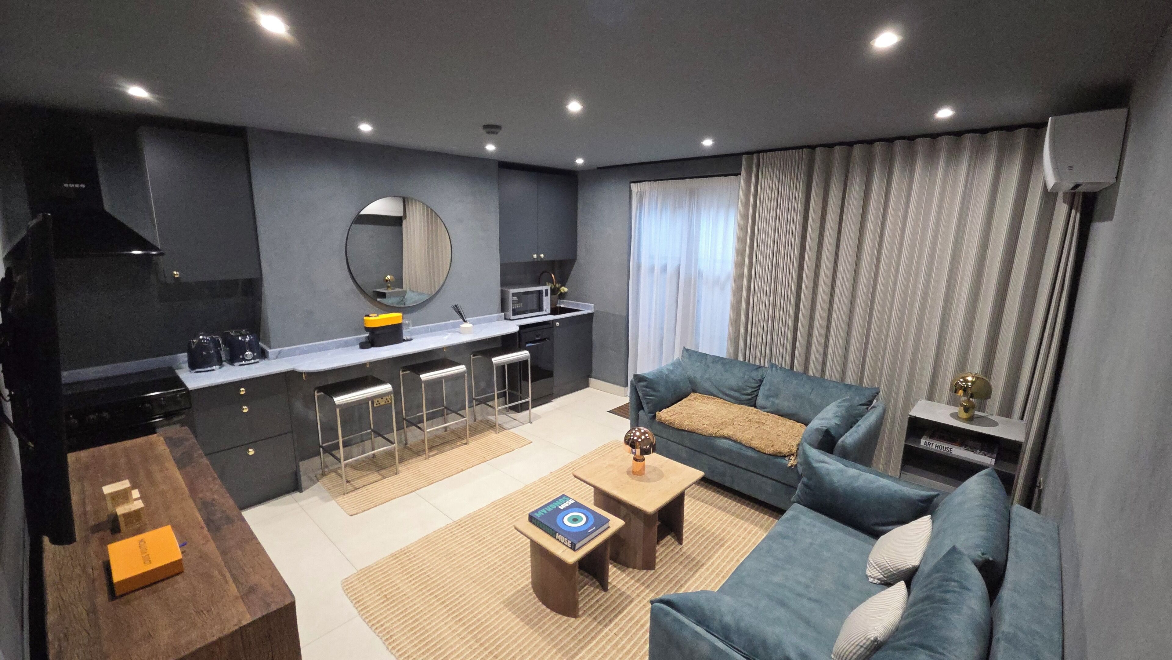 Familienapartment, mit Bad, Stadtblick | Wohnbereich | Netflix, Streaming-Dienste