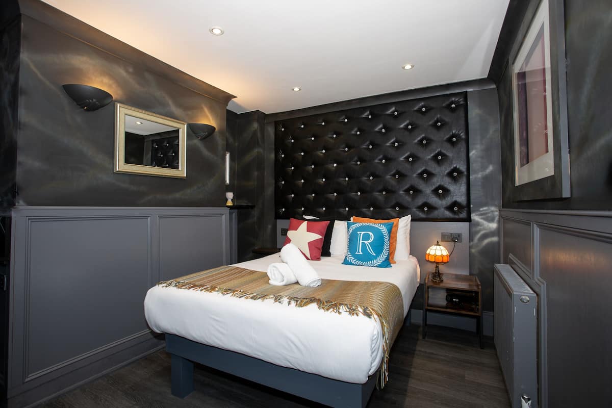 Suite - eget badeværelse (The Hygge Suite) | Senge med madrasser af memory foam, gratis minibar, individuelt design