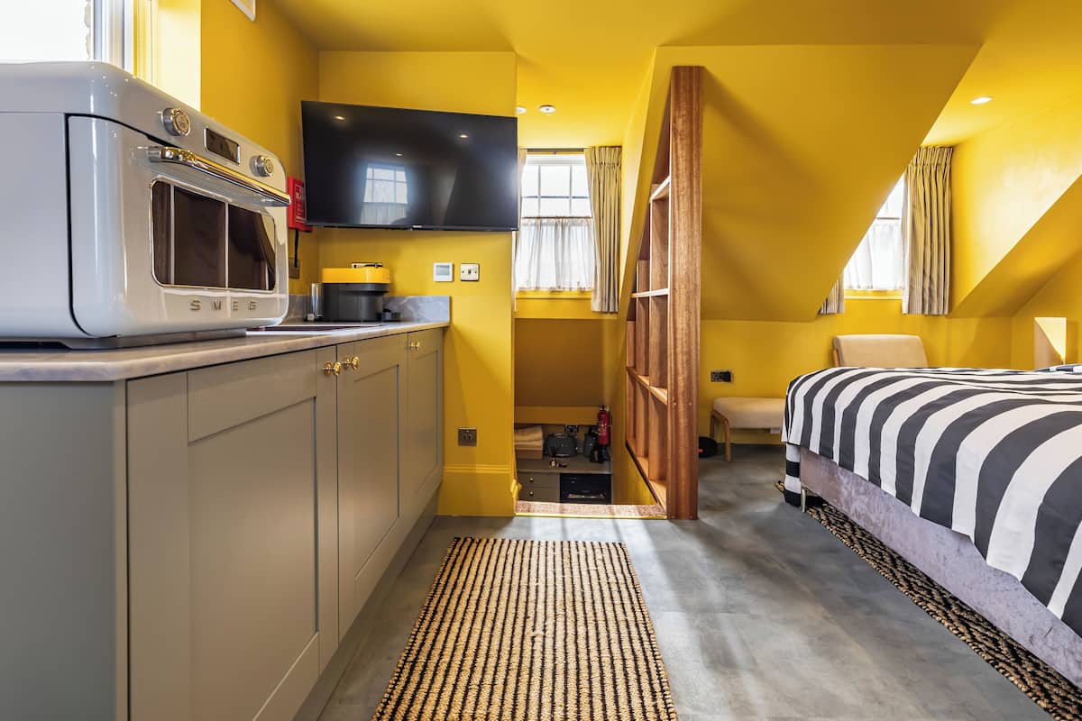 Luxury-Studiosuite | Betten mit Memory-Foam-Matratzen, kostenlose Minibar