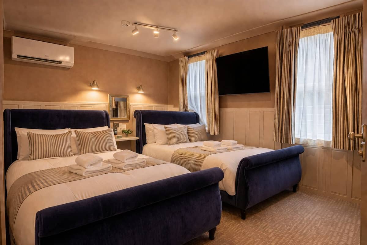 Suite Design, salle de bains attenante (The Hygge Suite) | Matelas mémoire de forme, décoration personnalisée