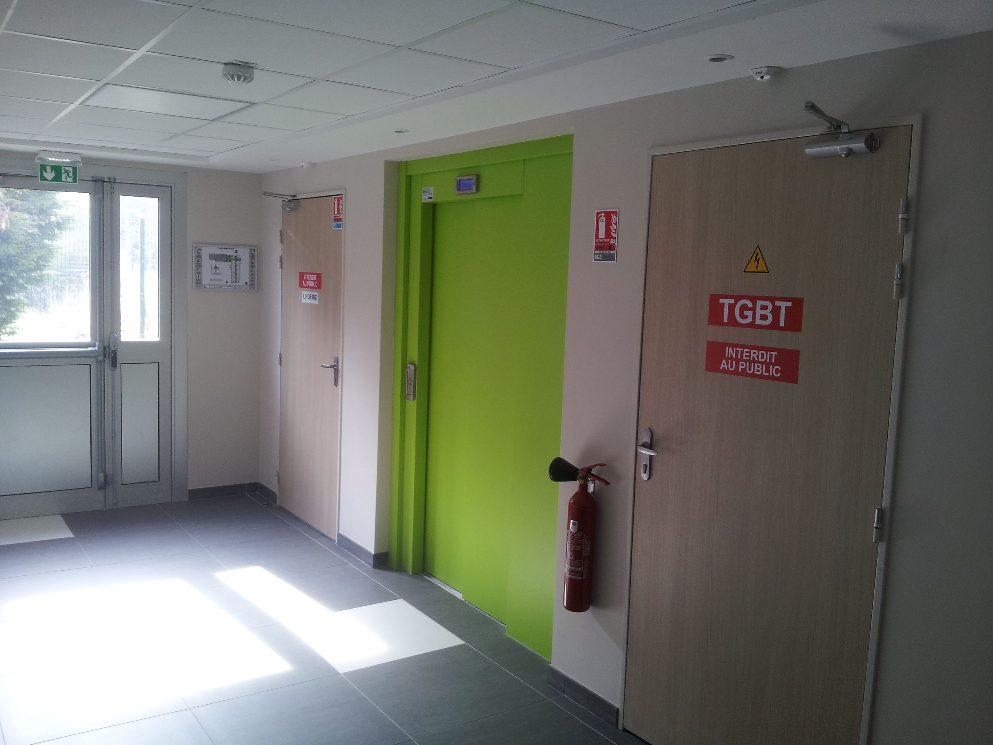 المنشأة من الداخل