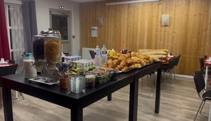 Dagelijks continentaal ontbijt (toeslag)