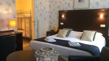 Suite clásica | Sistema de insonorización, wifi gratis, ropa de cama