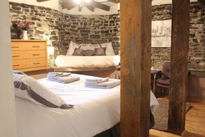 Family Studio, Refrigerator & Microwave