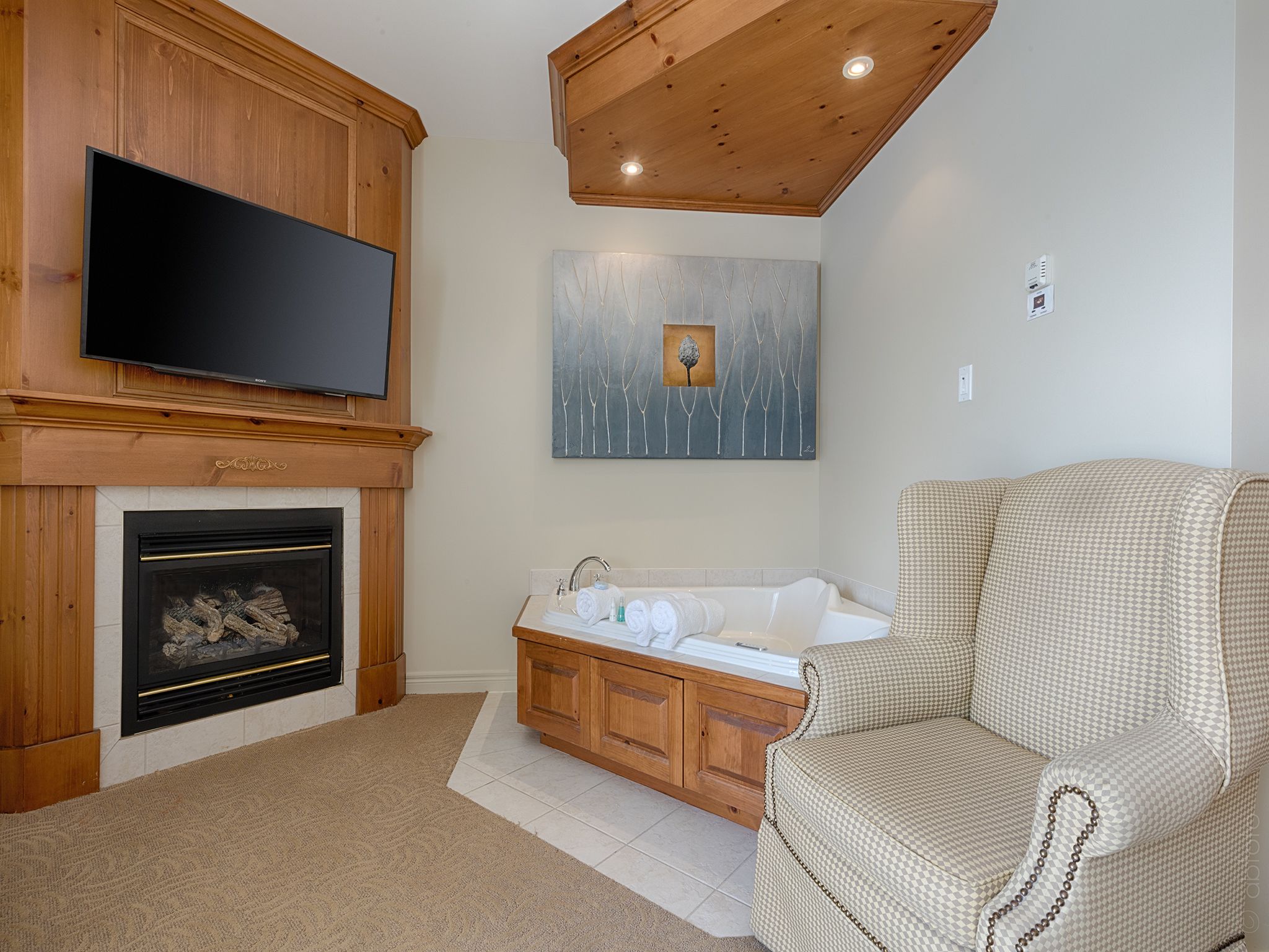 suite, 1 king bed | private spa tub