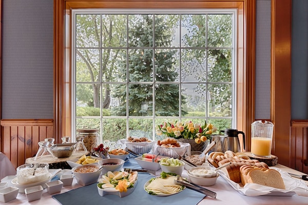 Daily continental breakfast for a fee