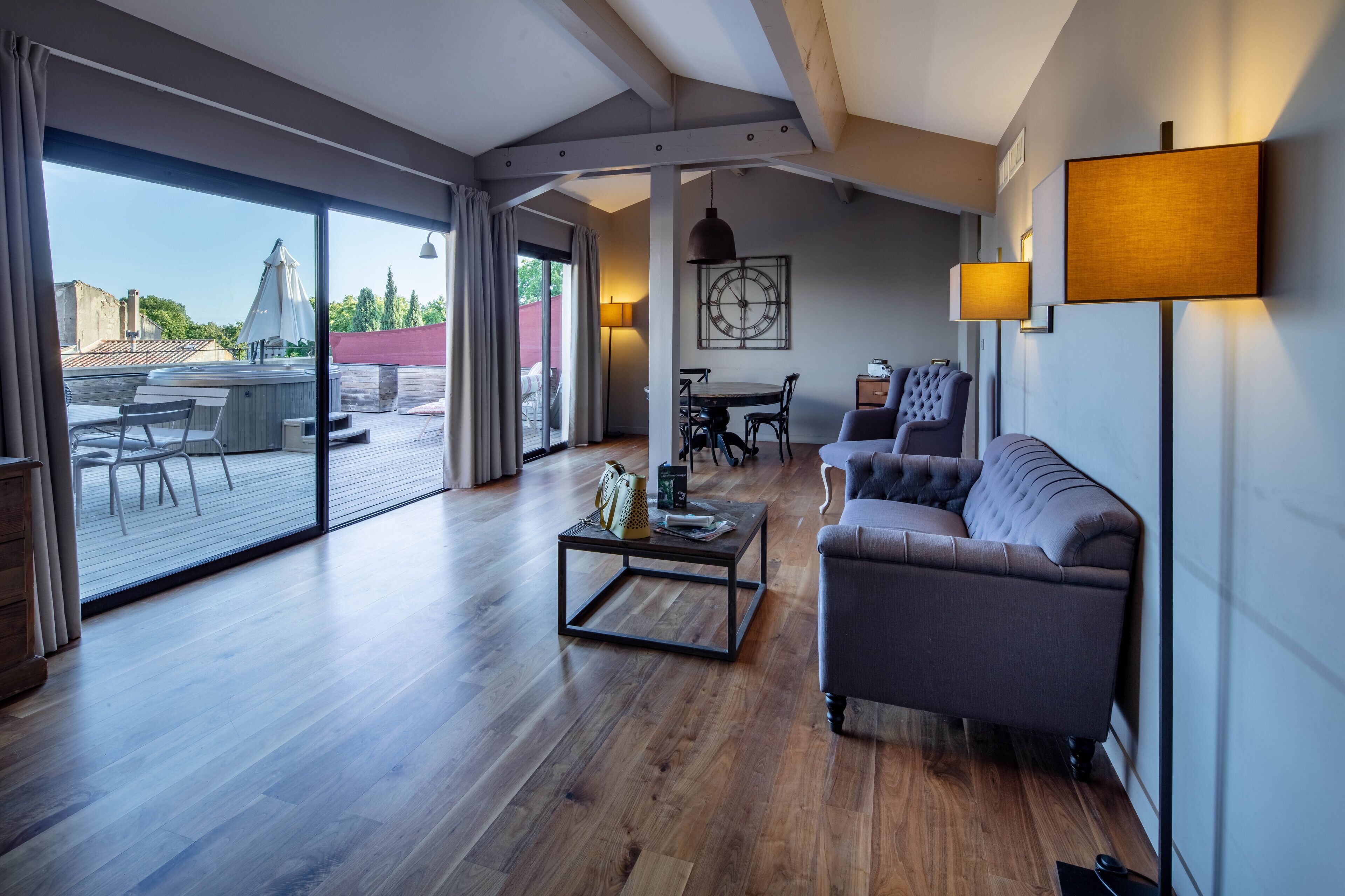 superior apartment, 2 bedrooms, hot tub (70m2) | living area | lcd tv