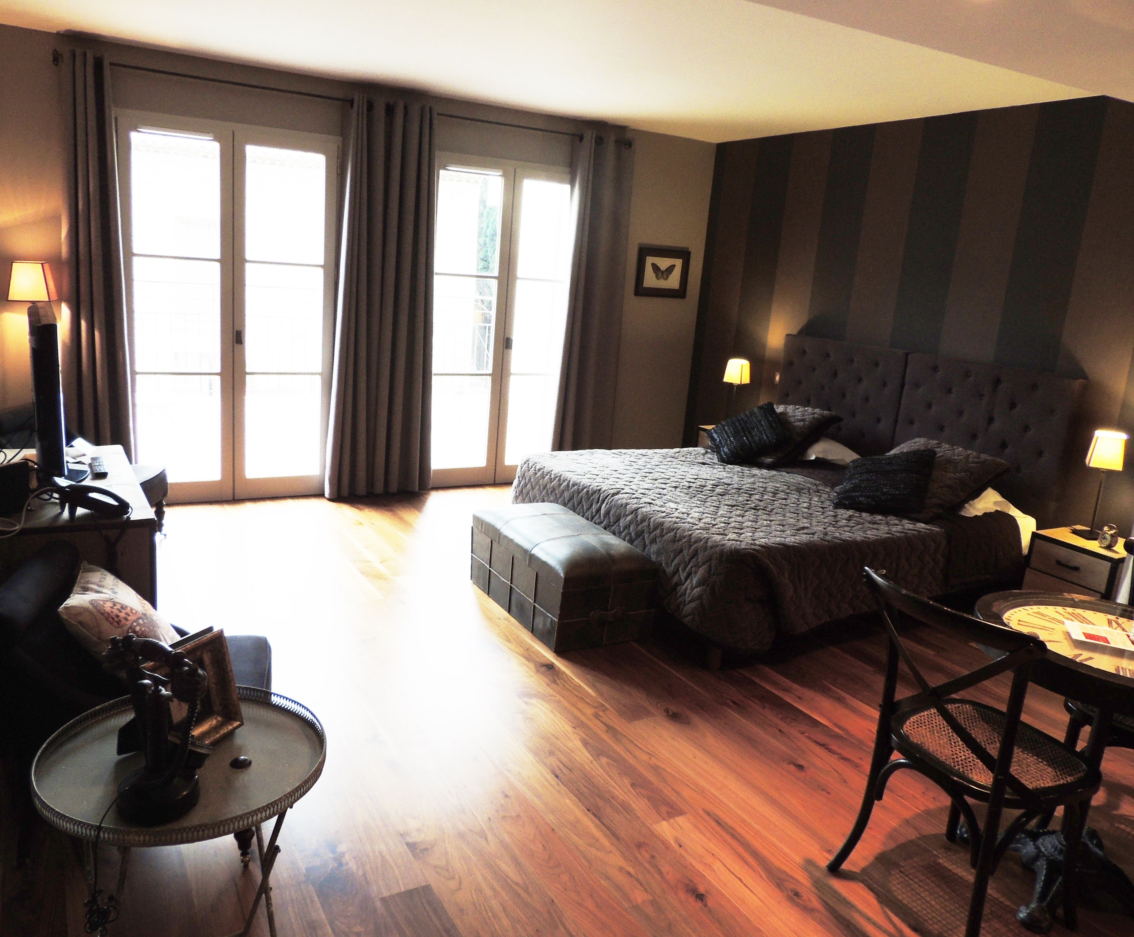 superior double room | in-room safe, individually decorated, soundproofing