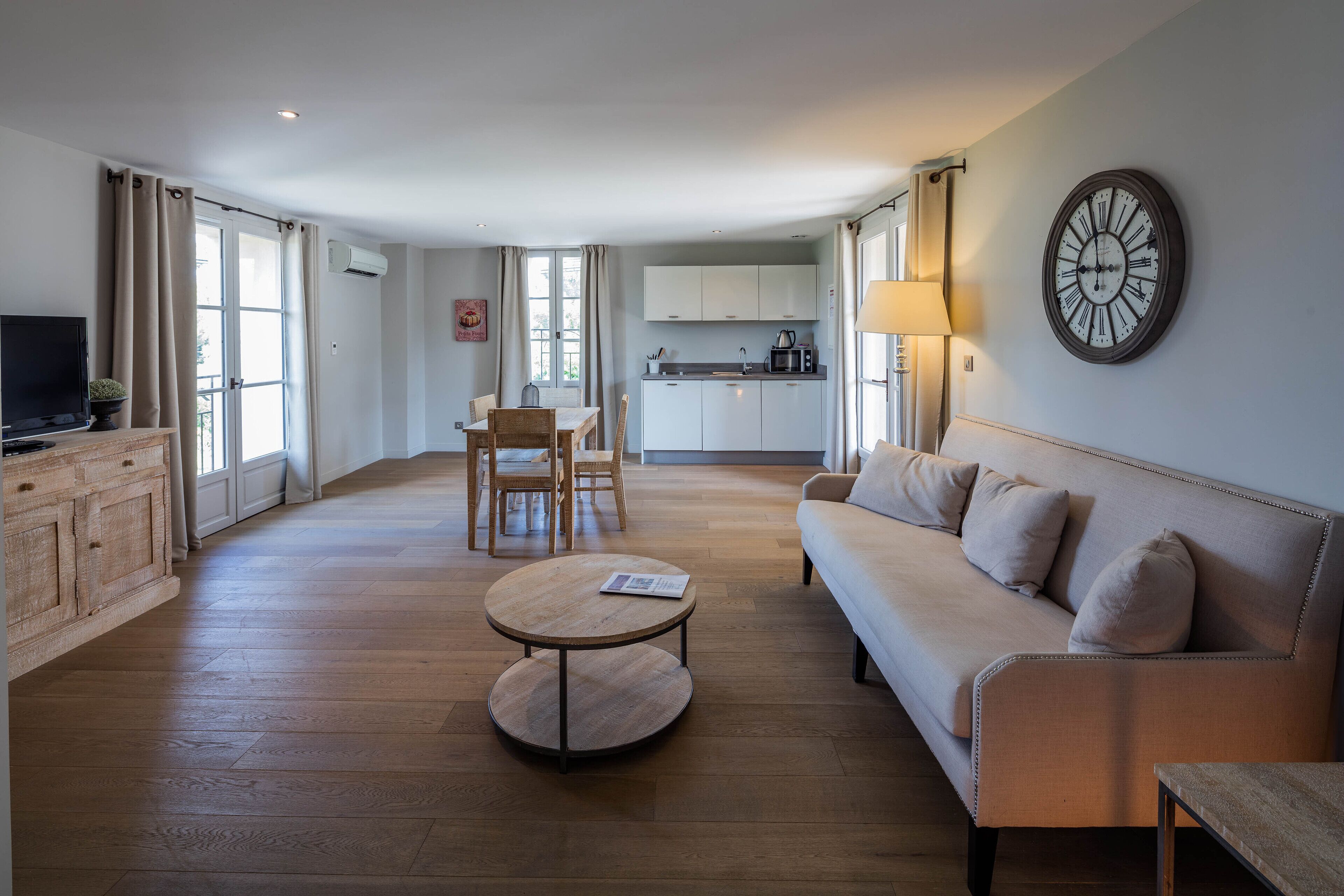 classic suite | living area | lcd tv