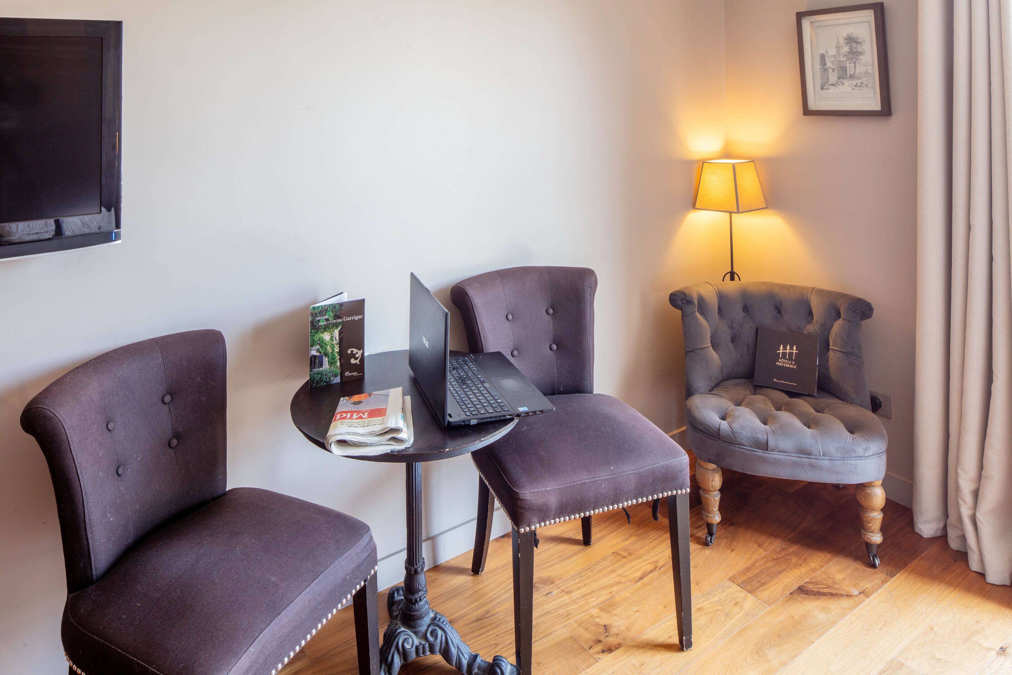 traditional room | living area | lcd tv