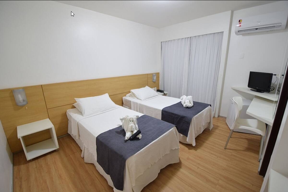 Minibar y caja de seguridad en la habitación