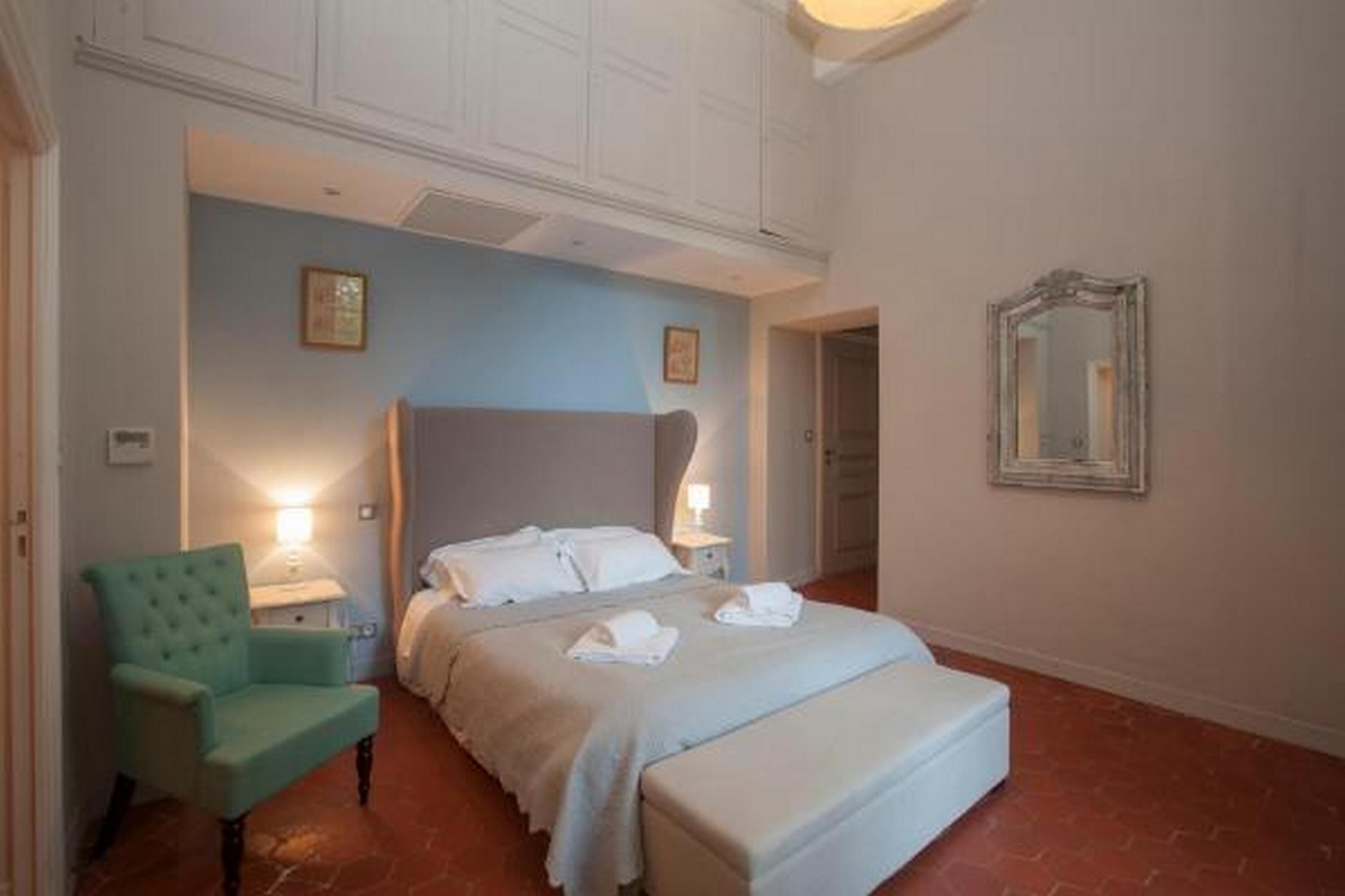 soundproofing, free wifi