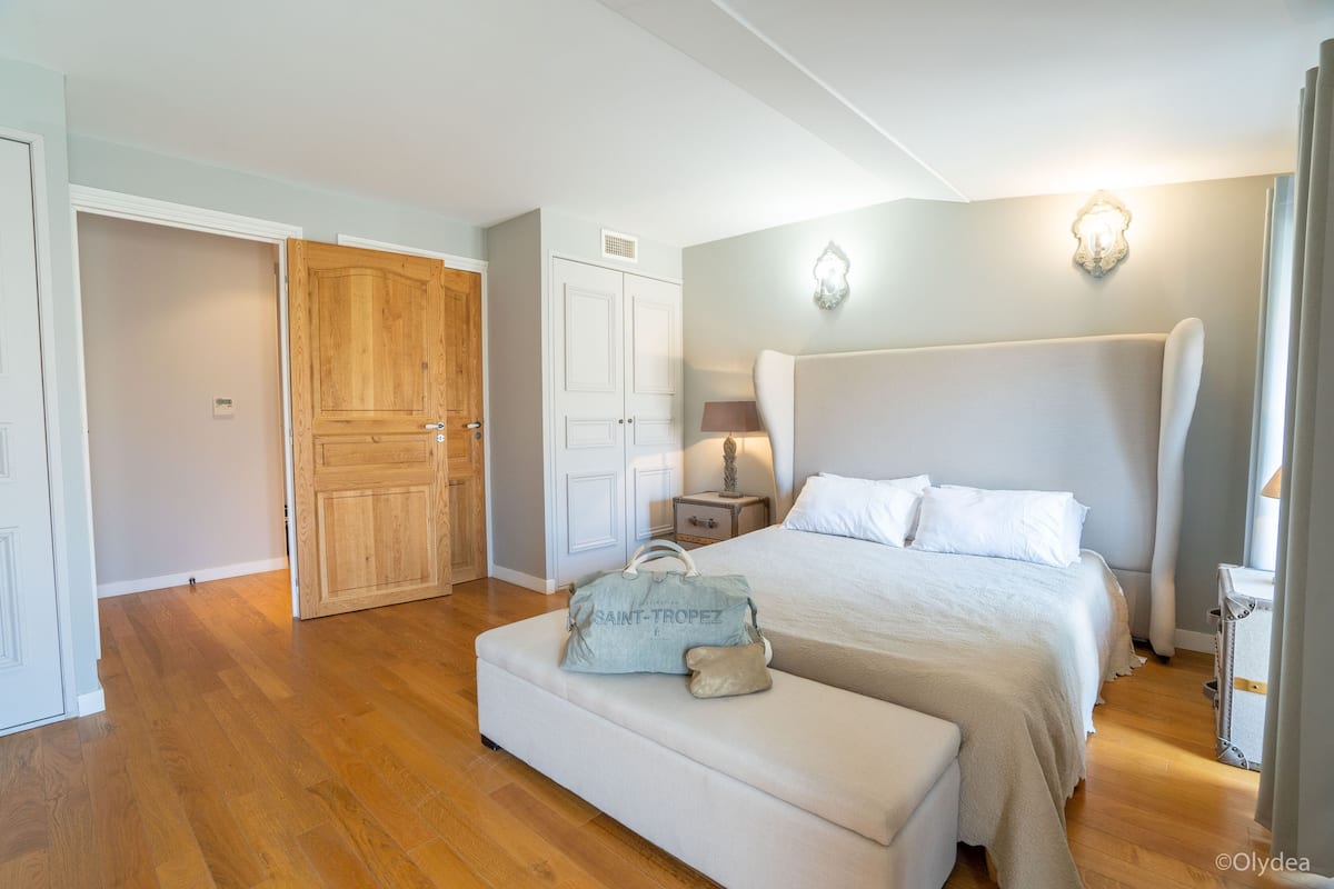 soundproofing, free wifi