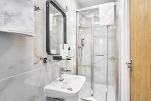 Habitación estándar, 1 cama individual, no fumadores | Escritorio, cortinas opacas, tabla de planchar con plancha y wifi gratis