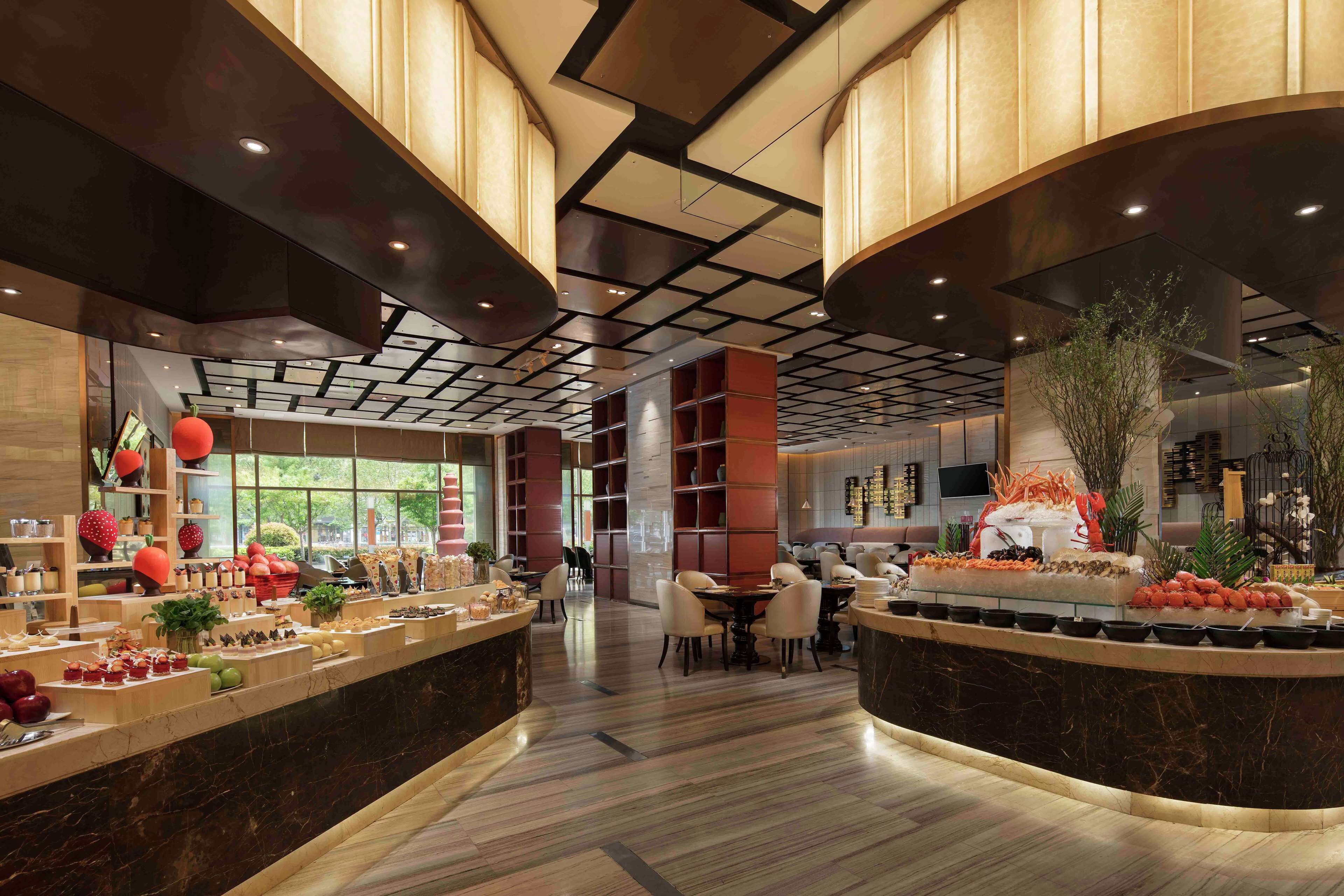 3 restaurants, breakfast, lunch, dinner served; international cuisine