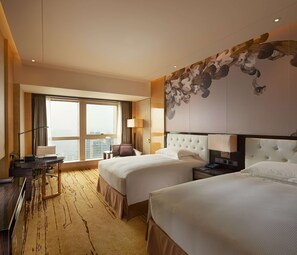 In-room safe, blackout drapes, soundproofing, free cribs/infant beds - Hilton Zhengzhou (Zhengzhou)