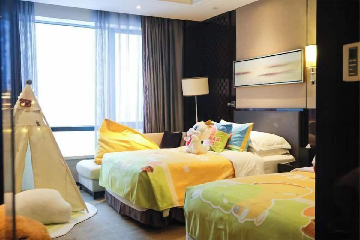 Premium bedding, minibar, in-room safe, desk