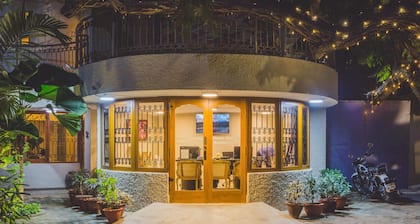 Hanu Reddy Residences Poes Garden